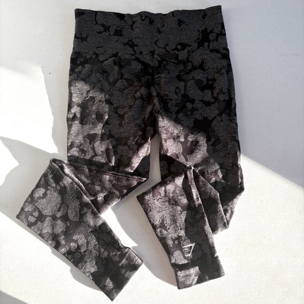 Gymshark seamless scrunch butt leggings camo black grey small